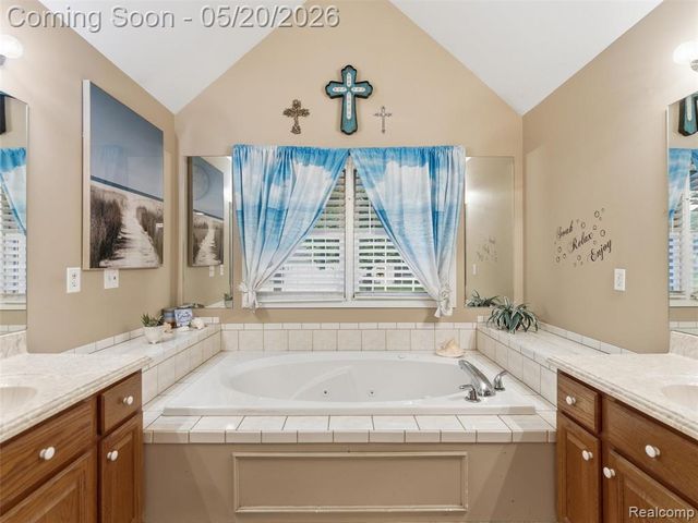 3368 Mill Lake Road, Lake Orion, MI 48360