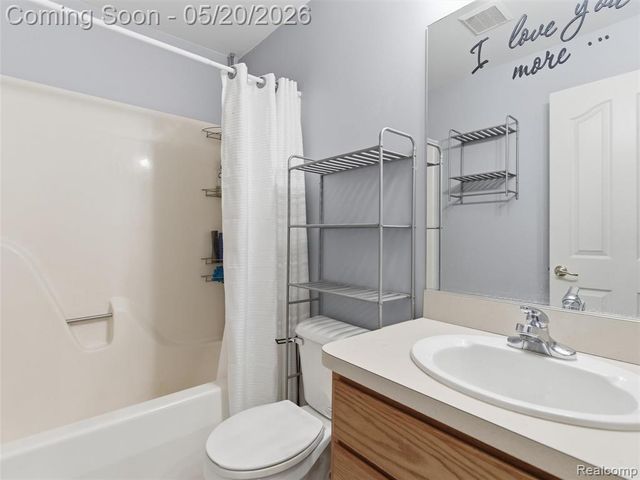 3368 Mill Lake Road, Lake Orion, MI 48360