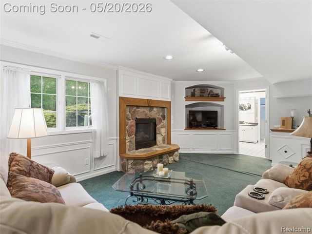 3368 Mill Lake Road, Lake Orion, MI 48360