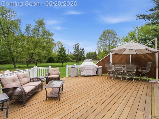 3368 Mill Lake Road, Lake Orion, MI 48360