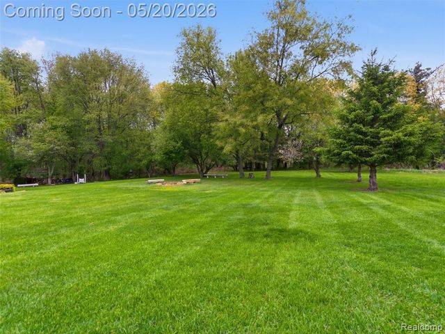 3368 Mill Lake Road, Lake Orion, MI 48360