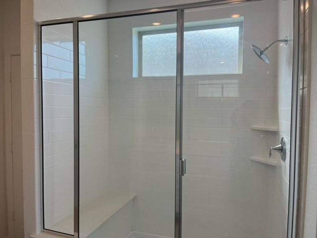 Image 7 of property listing at 27614 Loyalty Islands Lane, Katy, TX 77493