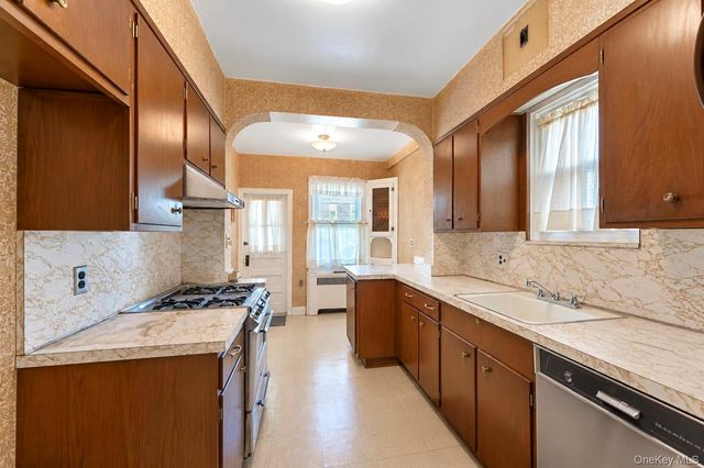 1845 Hering Avenue, Bronx, NY 10461