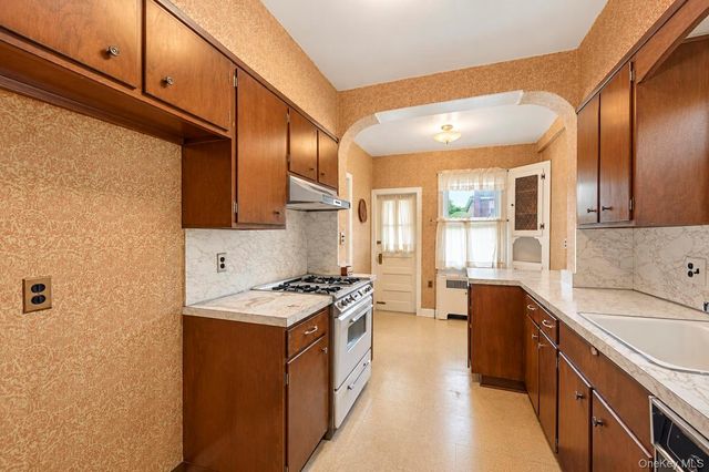 1845 Hering Avenue, Bronx, NY 10461