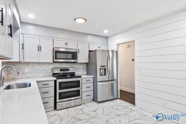 3112 Delia Lane NW, Huntsville, AL 35810