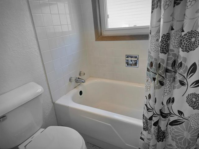 1662 Oakwood Drive, Waterloo, IA 50703