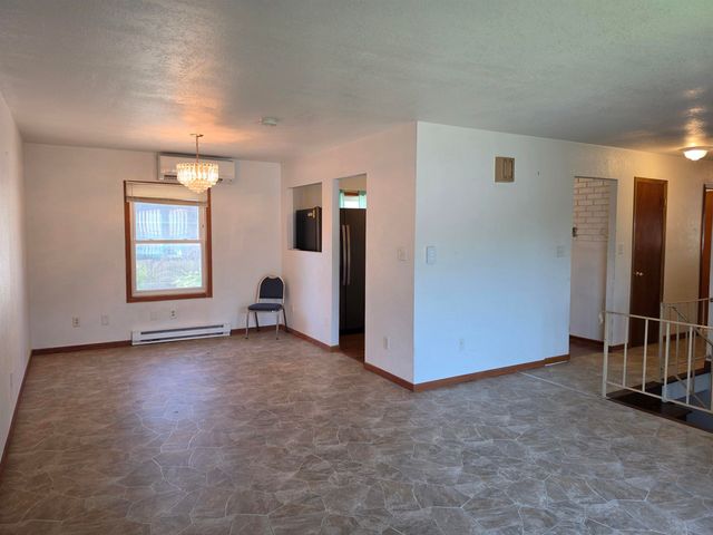 1662 Oakwood Drive, Waterloo, IA 50703