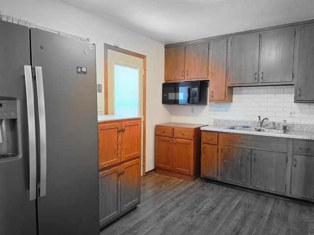 1662 Oakwood Drive, Waterloo, IA 50703