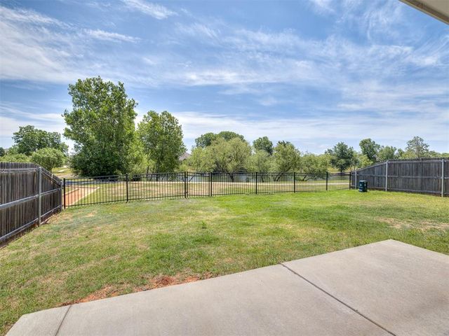 2324 Roca Drive, Edmond, OK 73012