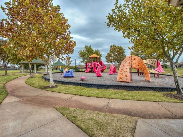2324 Roca Drive, Edmond, OK 73012