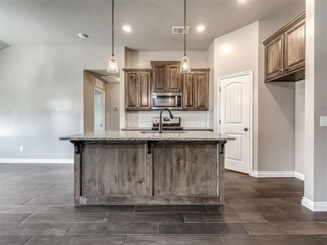 2324 Roca Drive, Edmond, OK 73012