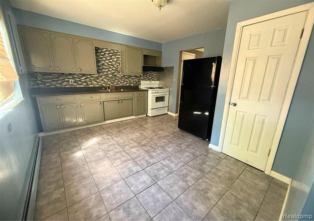 14948 Chesterfield Avenue, Warren, MI 48089