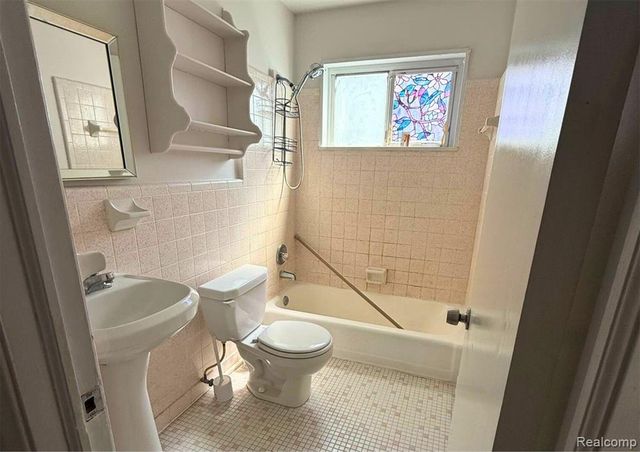 14948 Chesterfield Avenue, Warren, MI 48089