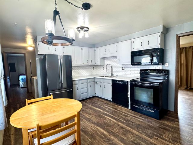 1513 Avon Place, Huntington, IN 46750