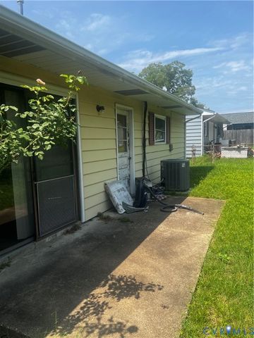 915 Rosewood Ter, Petersburg, VA 23805
