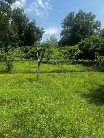 915 Rosewood Ter, Petersburg, VA 23805