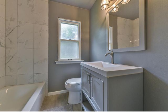 5620 W Thurston AVENUE, Milwaukee, WI 53218