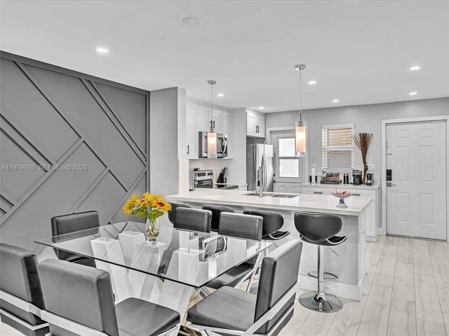 610 NE 12th Ave 203, Hallandale Beach, FL 33009