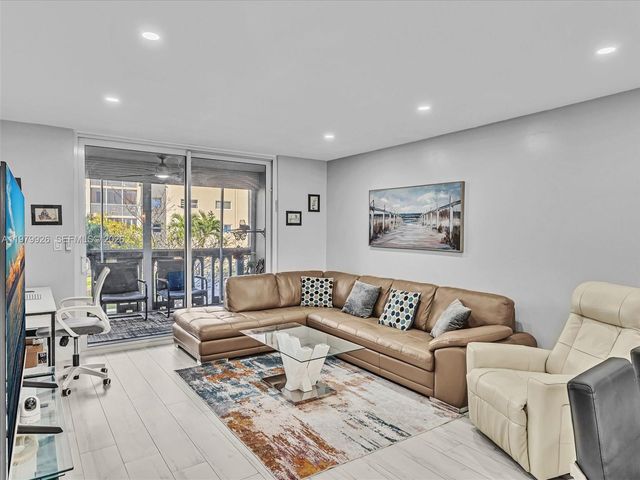 610 NE 12th Ave 203, Hallandale Beach, FL 33009