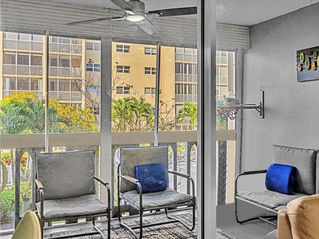 610 NE 12th Ave 203, Hallandale Beach, FL 33009