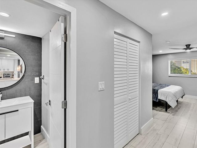 610 NE 12th Ave 203, Hallandale Beach, FL 33009