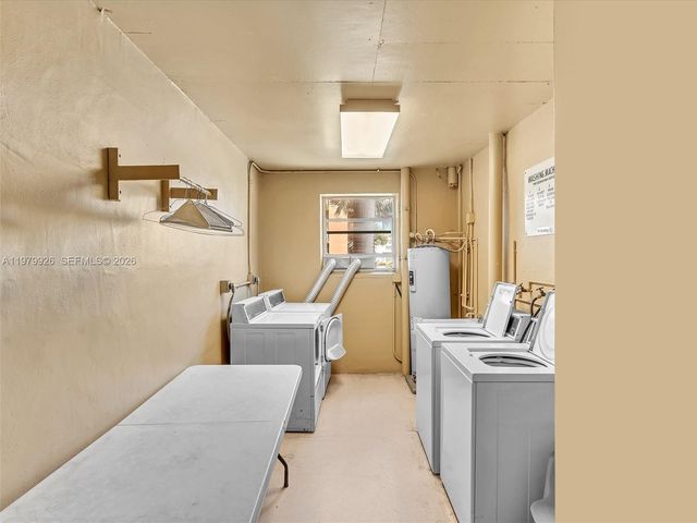 610 NE 12th Ave 203, Hallandale Beach, FL 33009