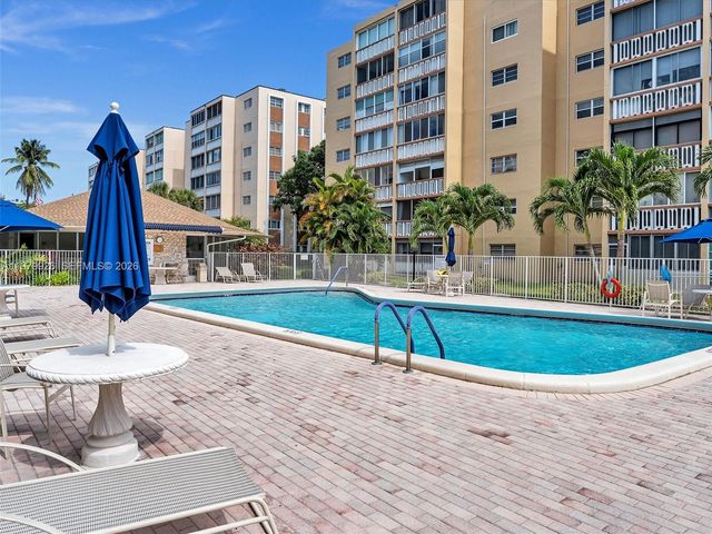 610 NE 12th Ave 203, Hallandale Beach, FL 33009