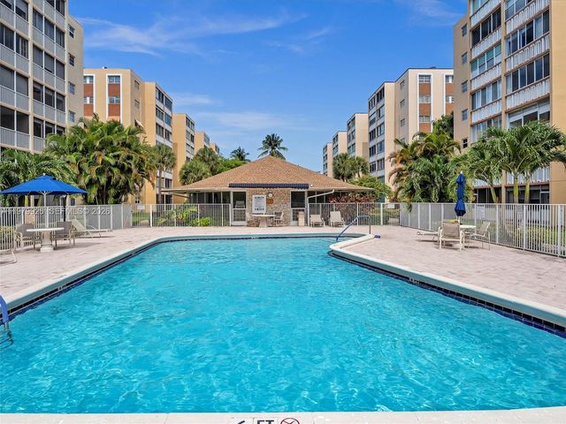 610 NE 12th Ave 203, Hallandale Beach, FL 33009