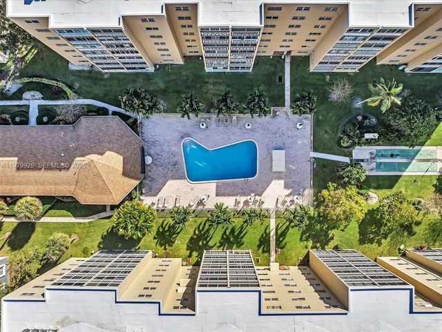 610 NE 12th Ave 203, Hallandale Beach, FL 33009