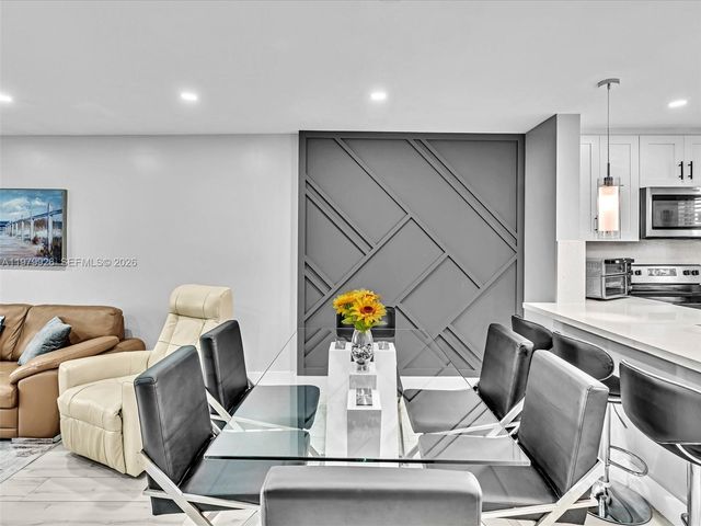 610 NE 12th Ave 203, Hallandale Beach, FL 33009