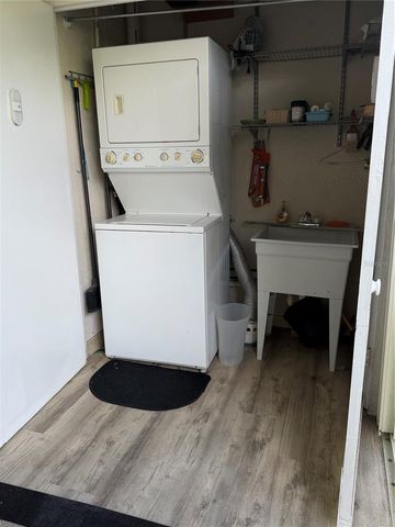 3176 LAKE BAYSHORE DRIVE 319, Bradenton, FL 34205