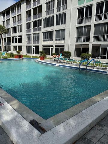 3176 LAKE BAYSHORE DRIVE 319, Bradenton, FL 34205