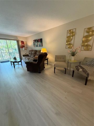 3176 LAKE BAYSHORE DRIVE 319, Bradenton, FL 34205