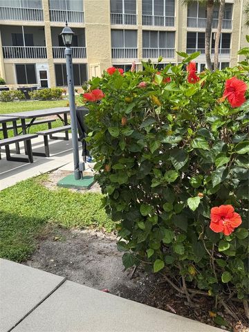 3176 LAKE BAYSHORE DRIVE 319, Bradenton, FL 34205