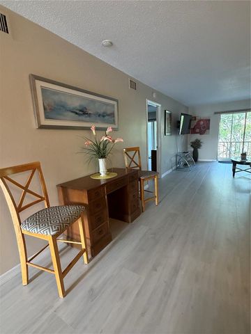 3176 LAKE BAYSHORE DRIVE 319, Bradenton, FL 34205