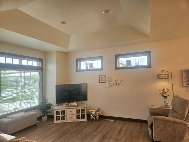 5002 45th Avenue S, Fargo, ND 58104
