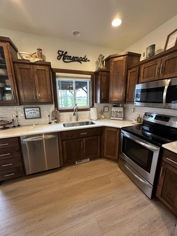 5002 45th Avenue S, Fargo, ND 58104