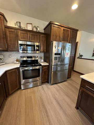 5002 45th Avenue S, Fargo, ND 58104