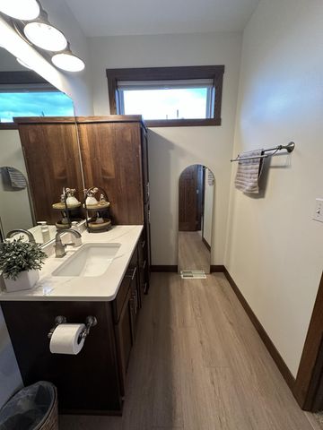 5002 45th Avenue S, Fargo, ND 58104