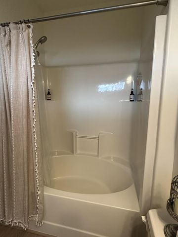 5002 45th Avenue S, Fargo, ND 58104