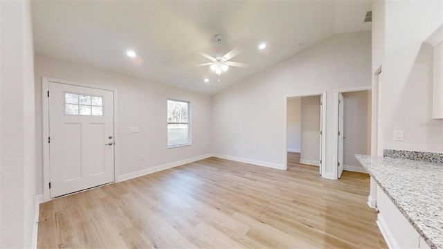 42 SEQUOIA LOOP COURT, Ocklawaha, FL 32179