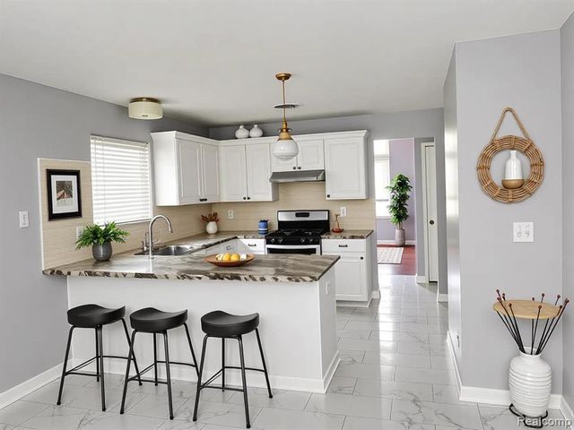 4493 Saint Albans Drive, Sterling Heights, MI 48314