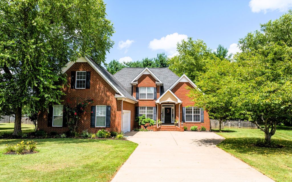 219 Oscar Ct, Murfreesboro, TN 37128