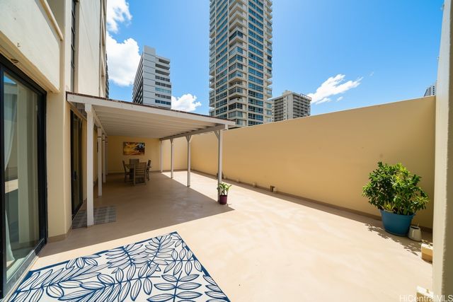 2410 Cleghorn Street 502, Honolulu, HI 96815