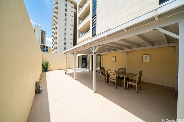 2410 Cleghorn Street 502, Honolulu, HI 96815
