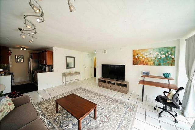 2410 Cleghorn Street 502, Honolulu, HI 96815