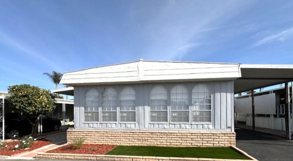 881 N. Lake Street 204, Hemet, CA 92544