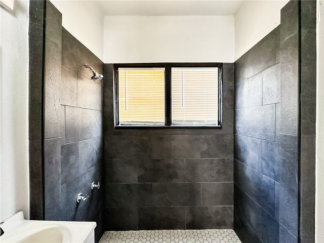 519 S Carancahua St, Corpus Christi, TX 78401