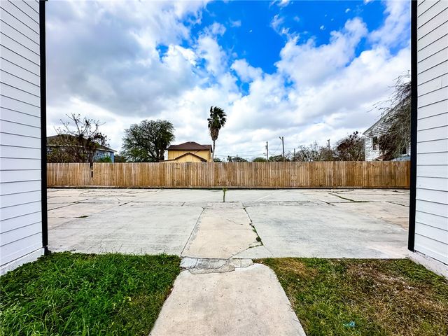 519 S Carancahua St, Corpus Christi, TX 78401