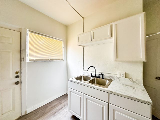 519 S Carancahua St, Corpus Christi, TX 78401